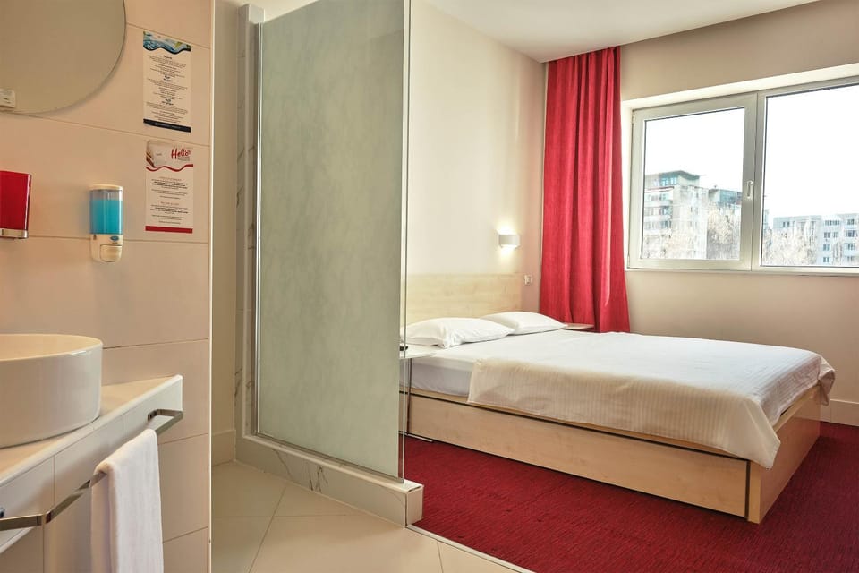 Bed, Bathroom, Photo of the whole room, Bedroom, towels
