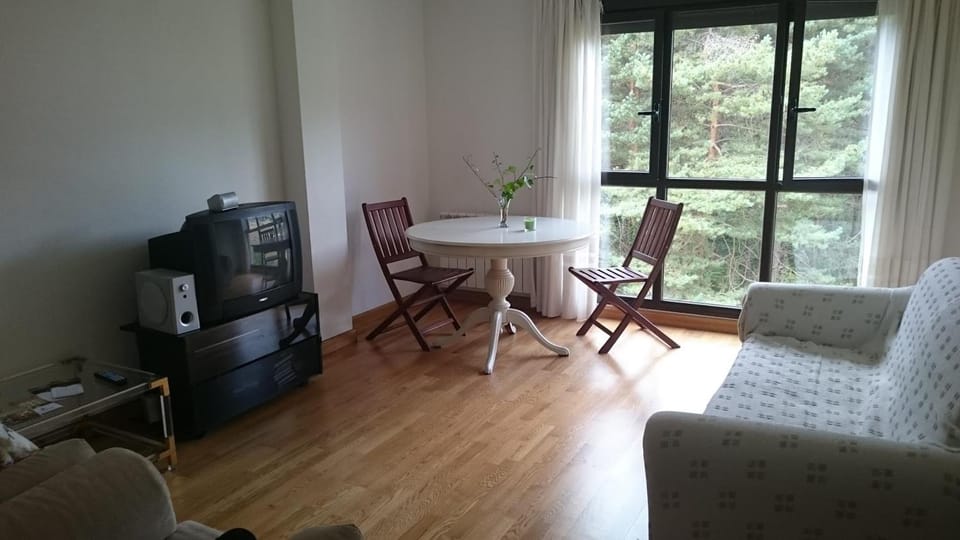 TV and multimedia, Living room, Dining area, Mountain view, Street view