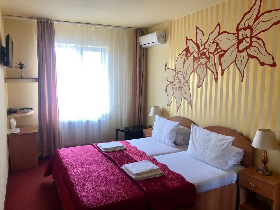 Bed, Photo of the whole room, Bedroom, towels, air conditioner