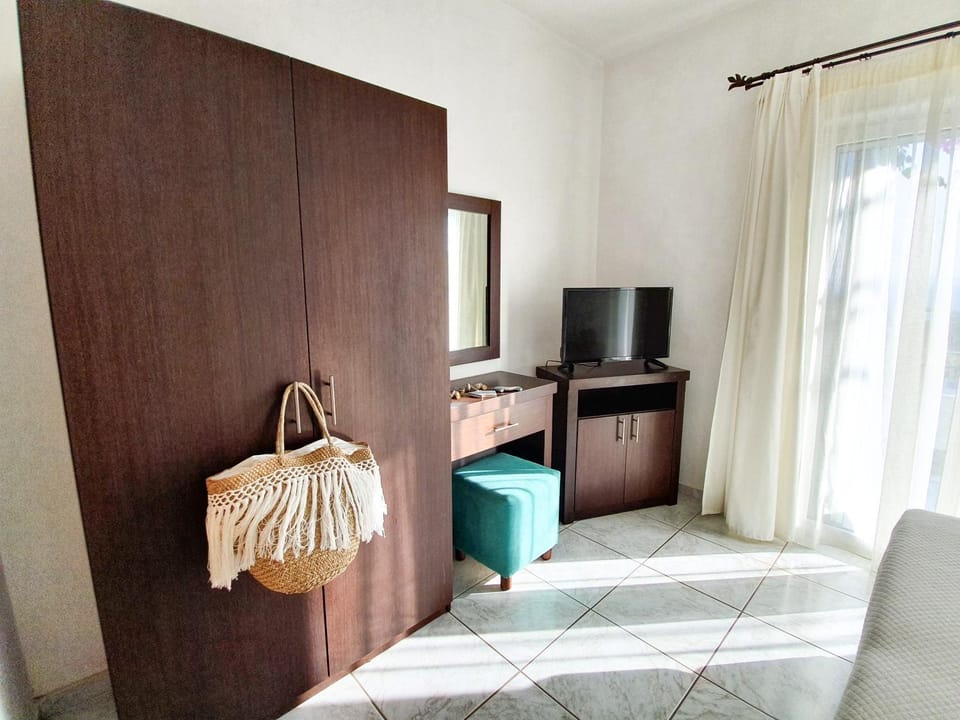 Communal lounge/ TV room, TV and multimedia
