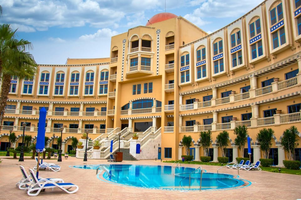 Property building, Facade/entrance, Swimming pool