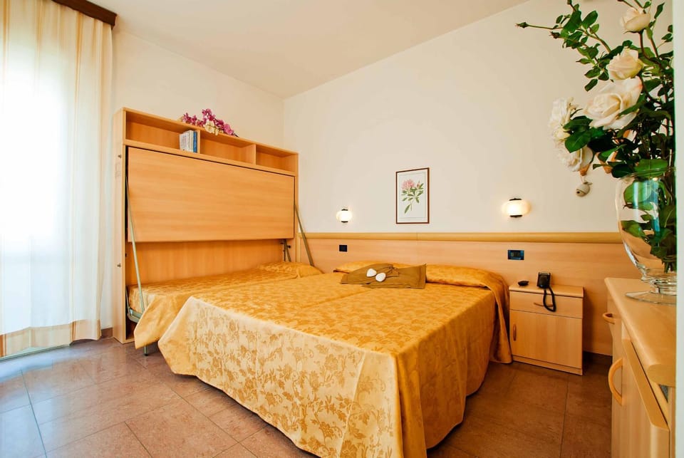 Photo of the whole room, bunk bed