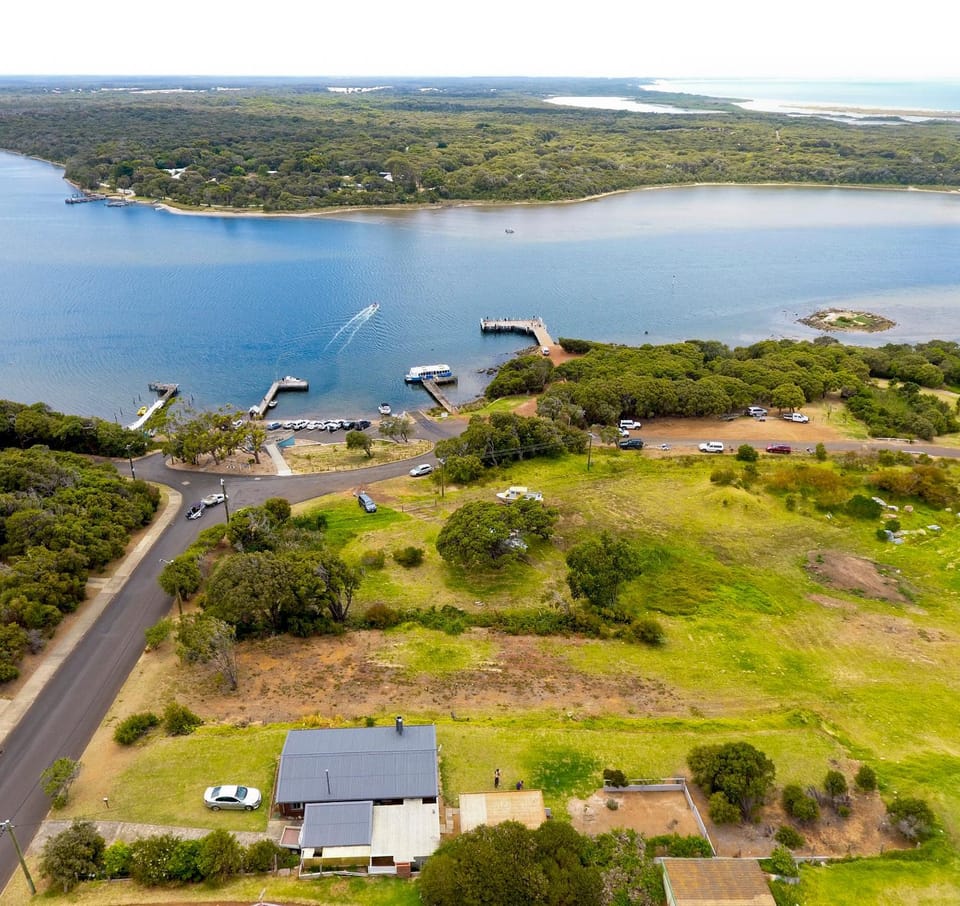 Bird's eye view, River view