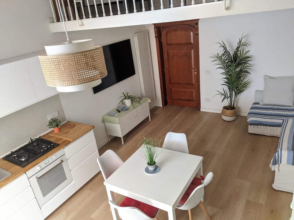 Kitchen or kitchenette, Living room, Seating area, Dining area, pet friendly, stove
