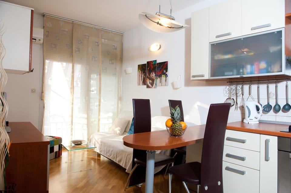 Kitchen or kitchenette, Living room, Dining area