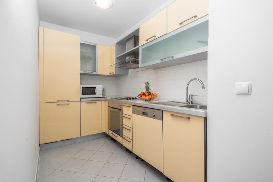 Beachfront Apartment Mlinarevic Apartment in Makarska