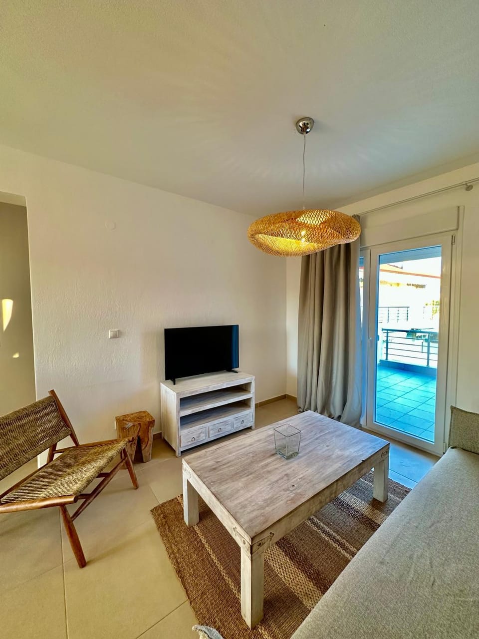 TV and multimedia, Living room, Seating area, Evening entertainment