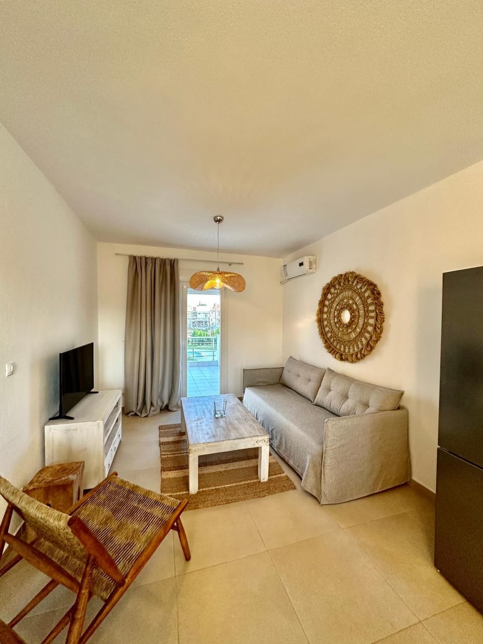 TV and multimedia, Living room, Seating area, Evening entertainment, air conditioner, air conditioner