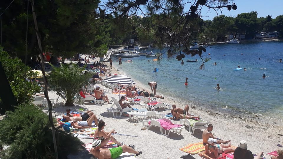 Neighbourhood, Beach