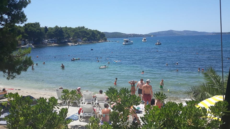 Neighbourhood, Beach