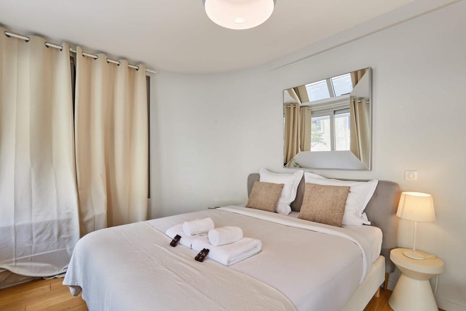 Studio Eiffel Tower by Studio prestige Apartment in Paris