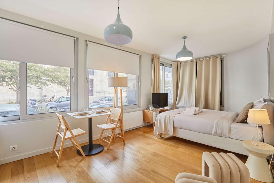 Studio Eiffel Tower by Studio prestige Apartment in Paris