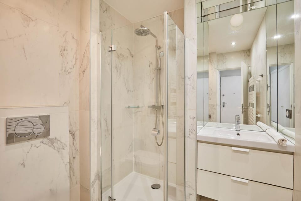 Studio Eiffel Tower by Studio prestige Apartment in Paris