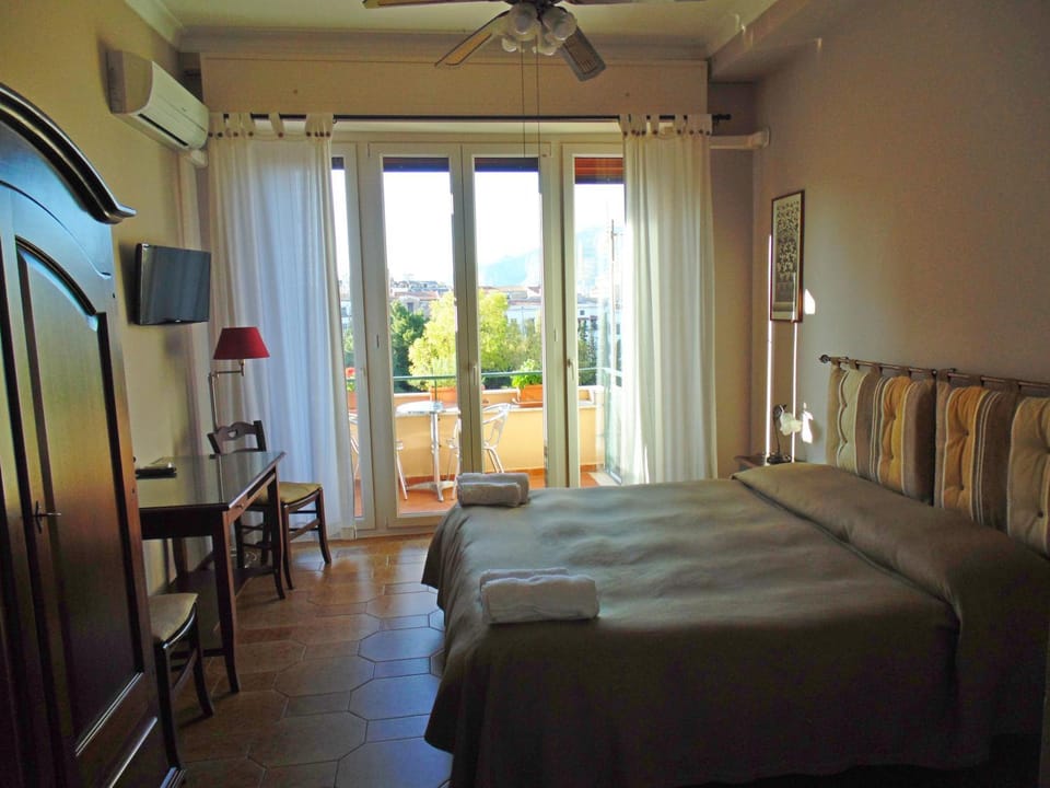 Bed, Balcony/Terrace, Bedroom, City view, Garden view, Mountain view, Street view