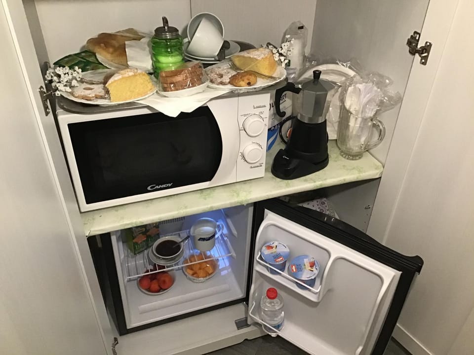 Coffee/tea facilities, Kitchen or kitchenette, Food, minibar, oven