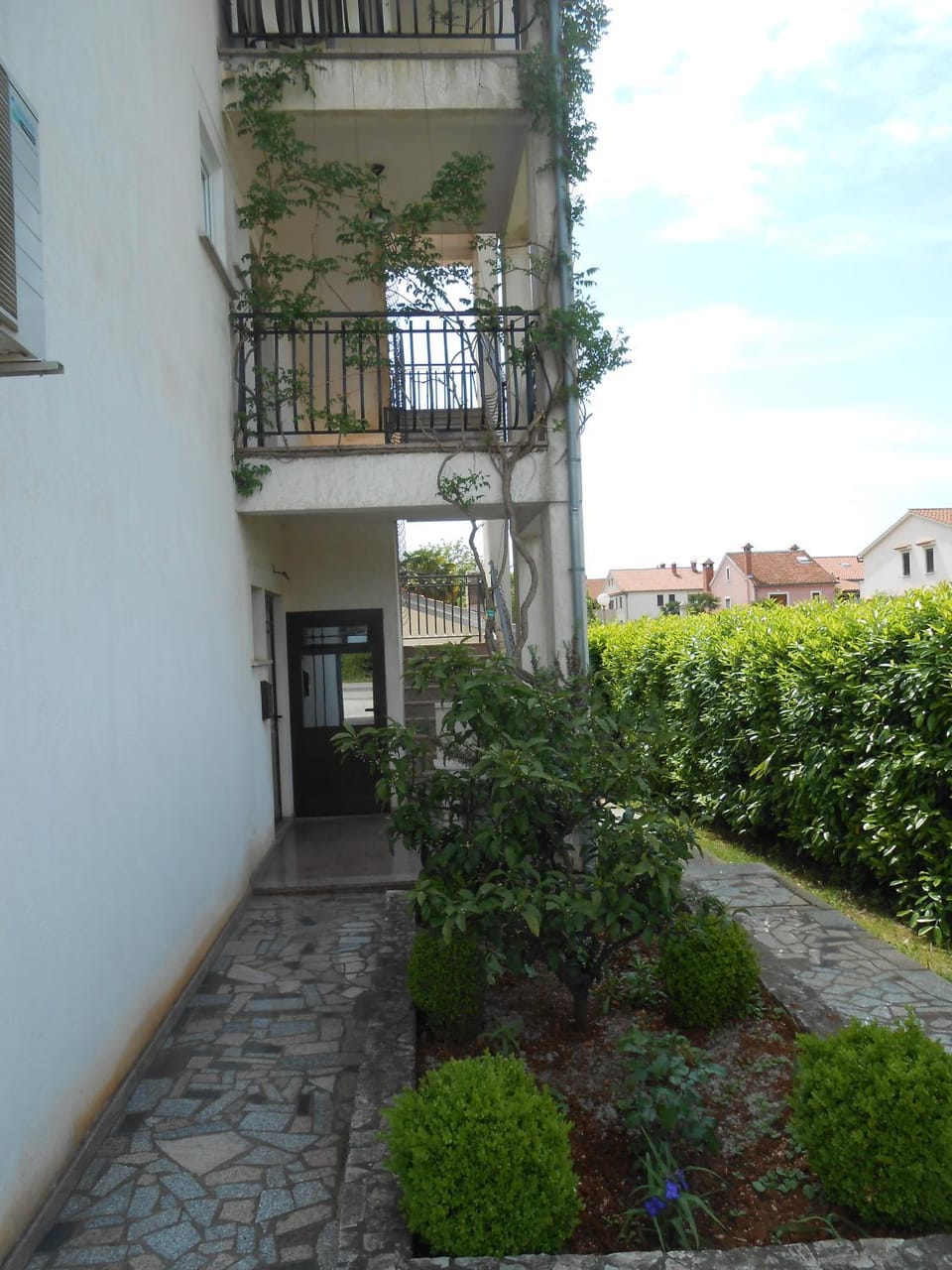Facade/entrance