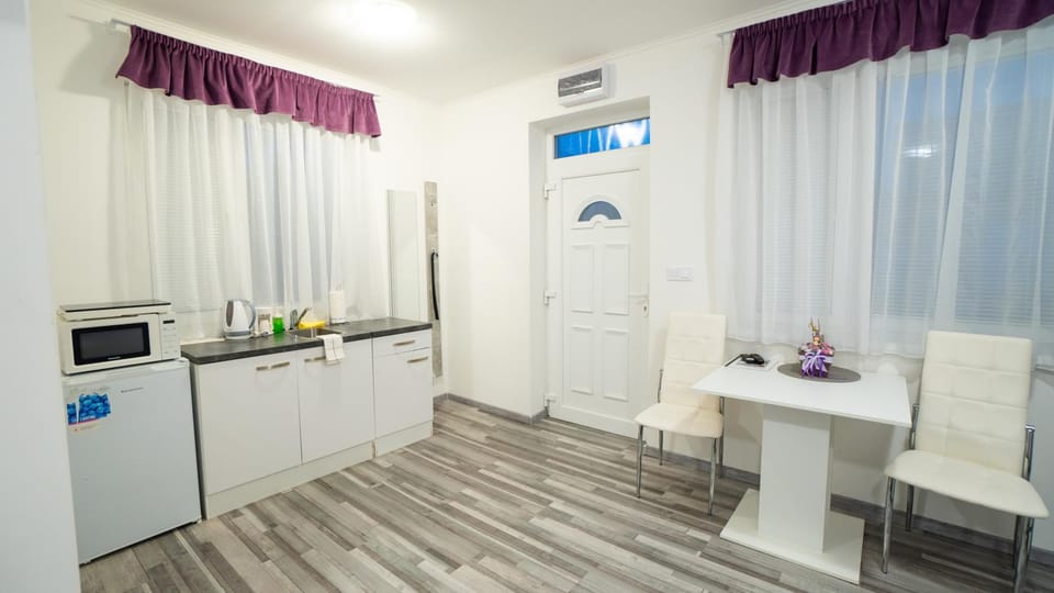 Kitchen or kitchenette, Photo of the whole room