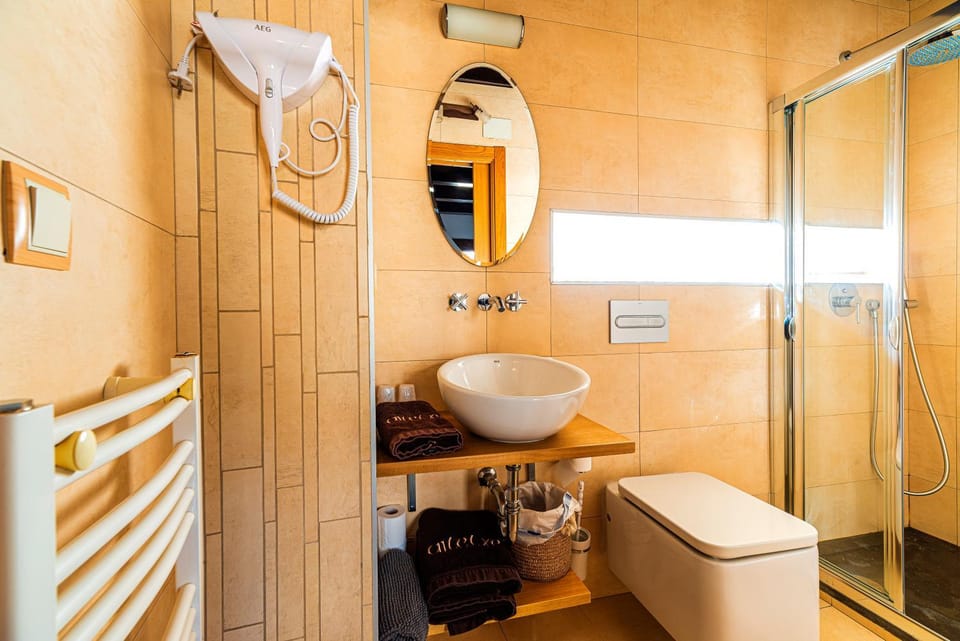 Shower, Bathroom, towels