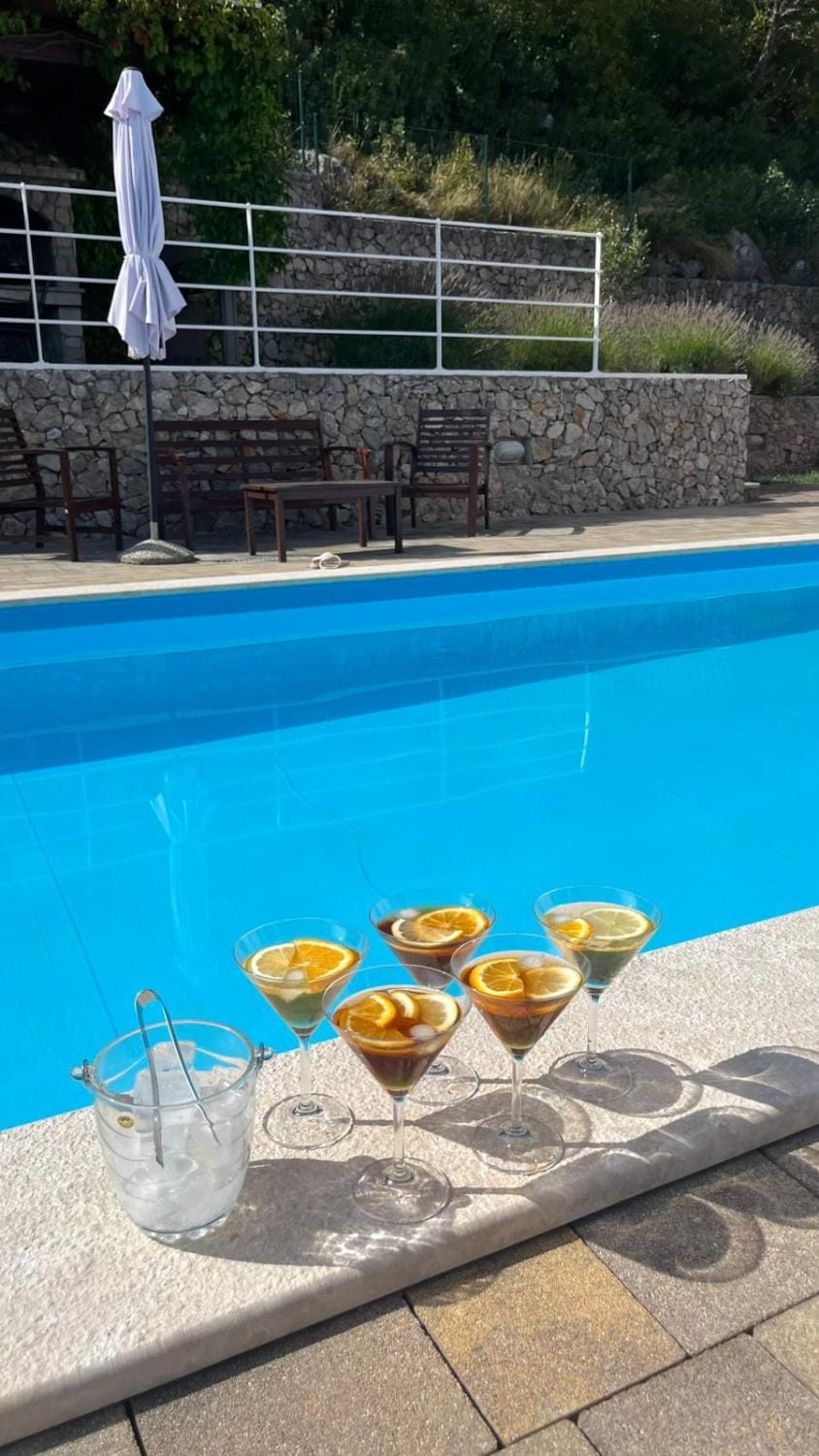 Day, Food and drinks, Pool view, Swimming pool, Alcoholic drinks