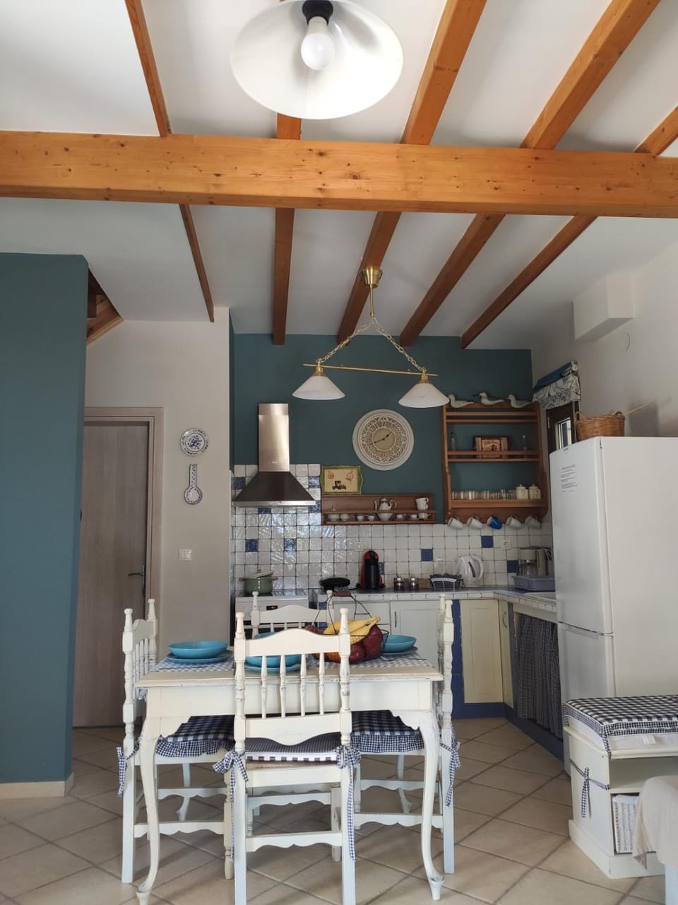 Dining area, kitchen