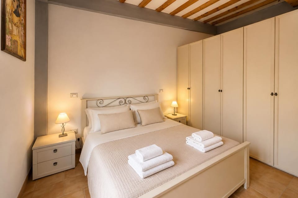 Bed, Bedroom, towels, wardrobe