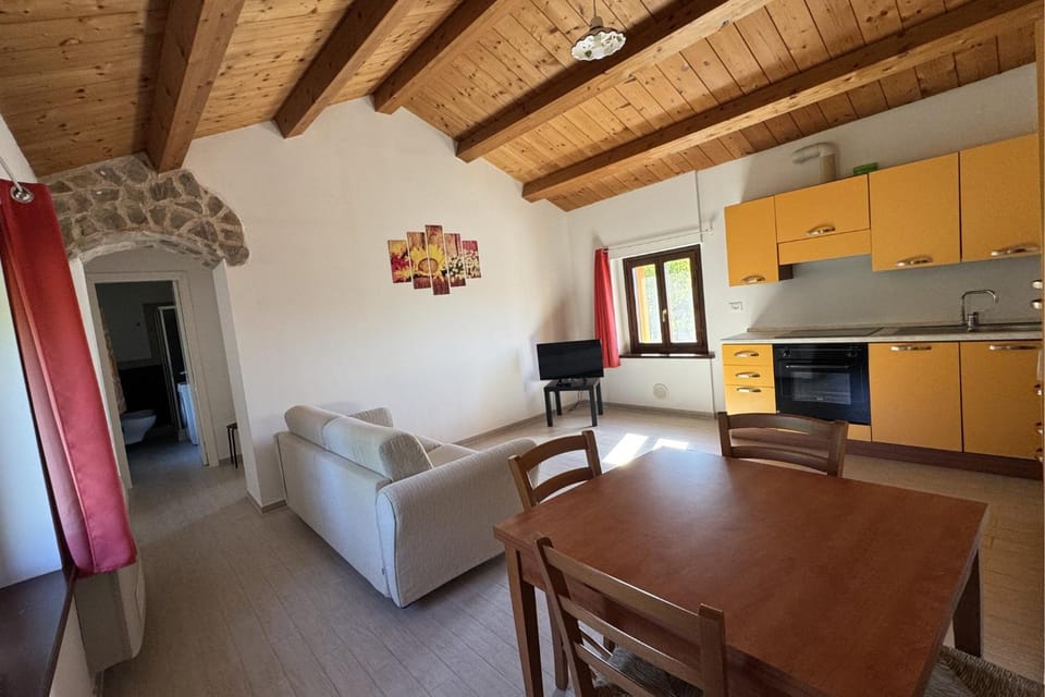TV and multimedia, Kitchen or kitchenette, Living room, Dining area, pet friendly, stove