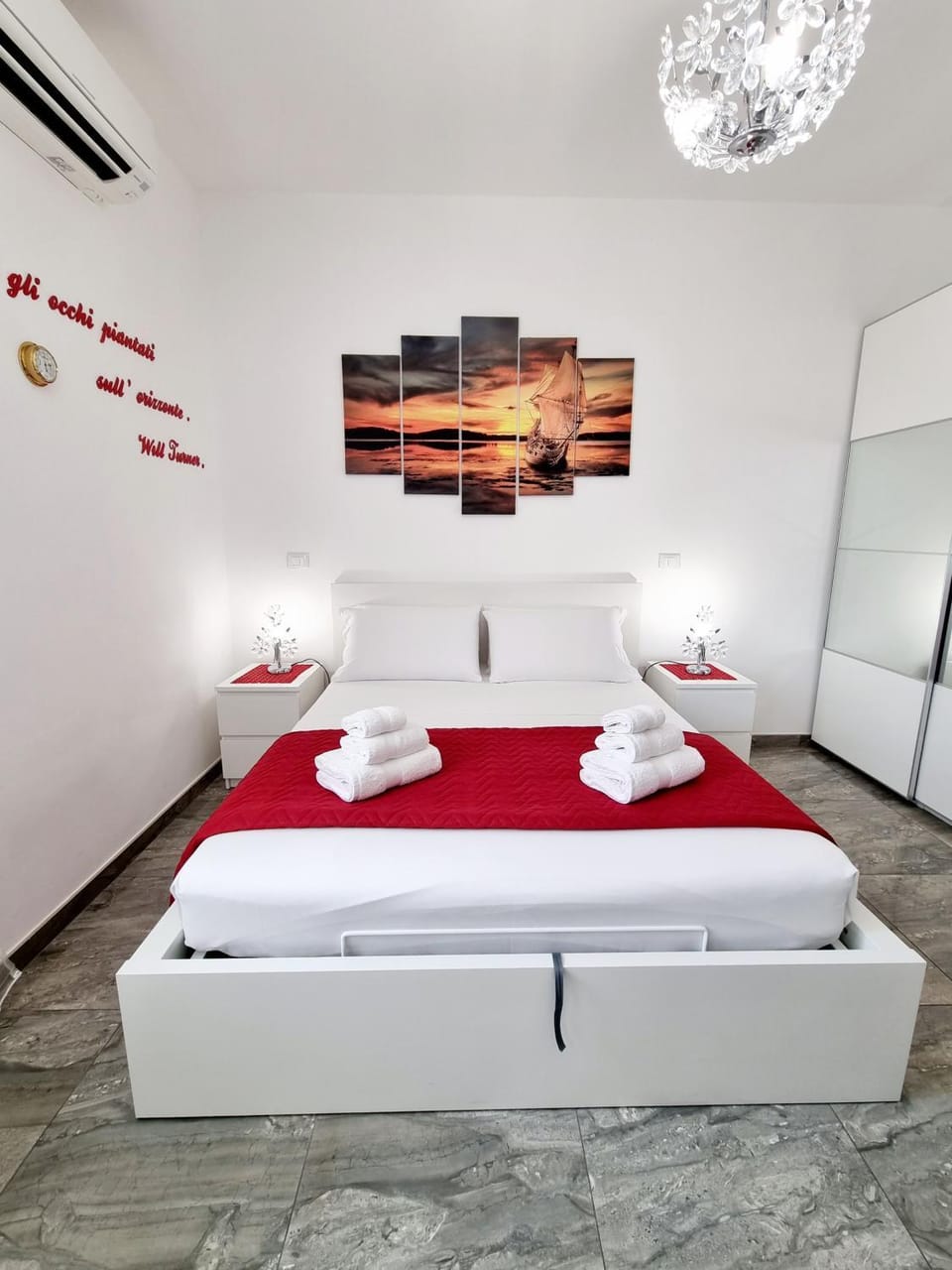 Bed, Photo of the whole room, Bedroom
