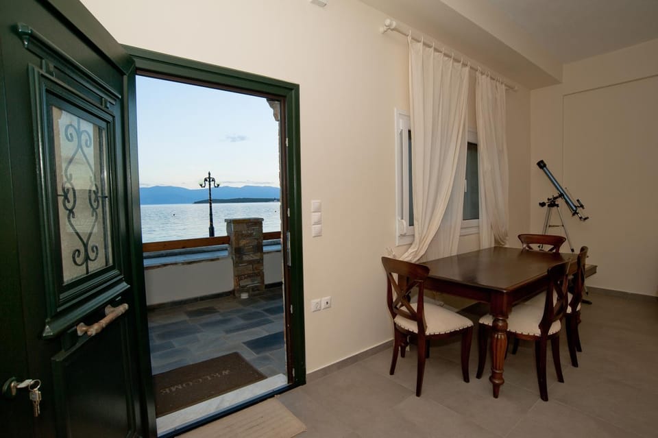 Balcony/Terrace, Living room, Seating area, Dining area