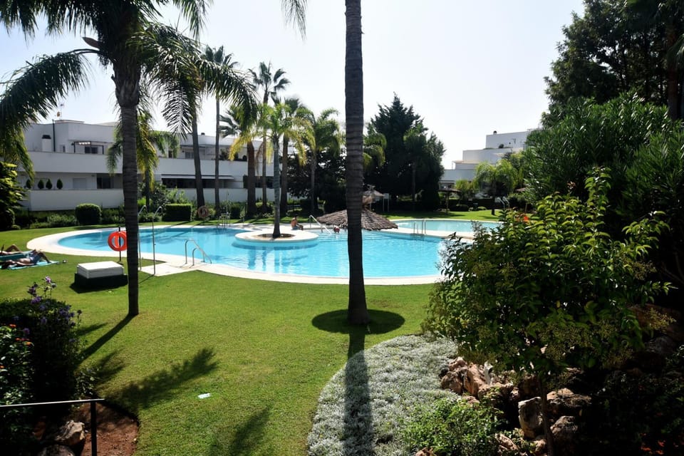 Garden, Swimming pool