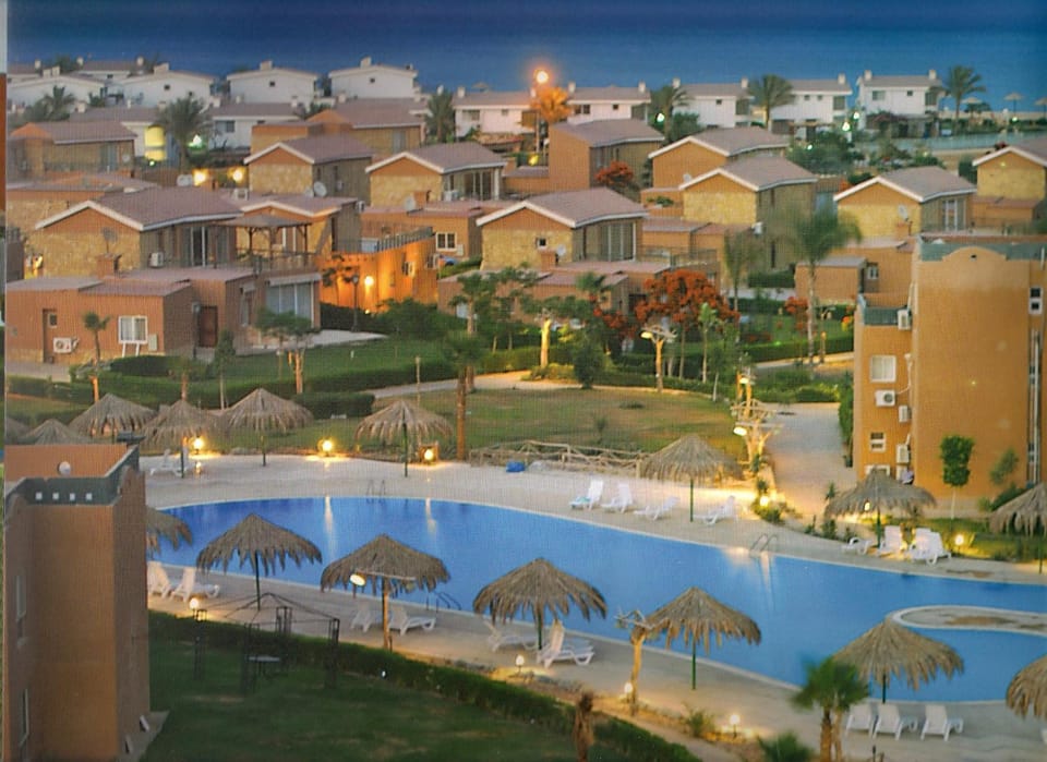 Neighbourhood, Swimming pool, Swimming pool