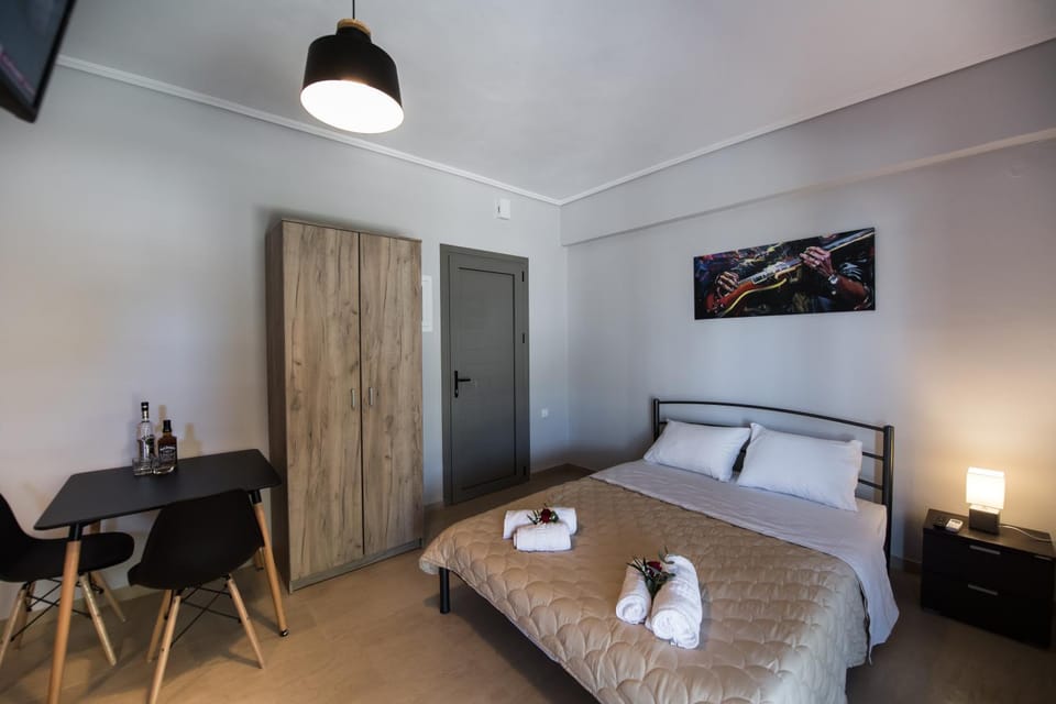 Bed, TV and multimedia, Photo of the whole room, Dining area, Bedroom, internet, towels, wardrobe