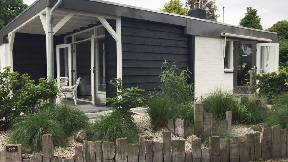 Property building, Facade/entrance, Garden view