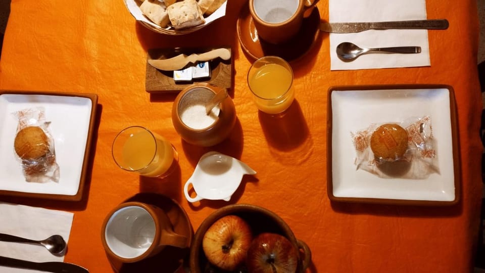 Food and drinks, Dining area, Dining area, Food, Breakfast, Continental breakfast