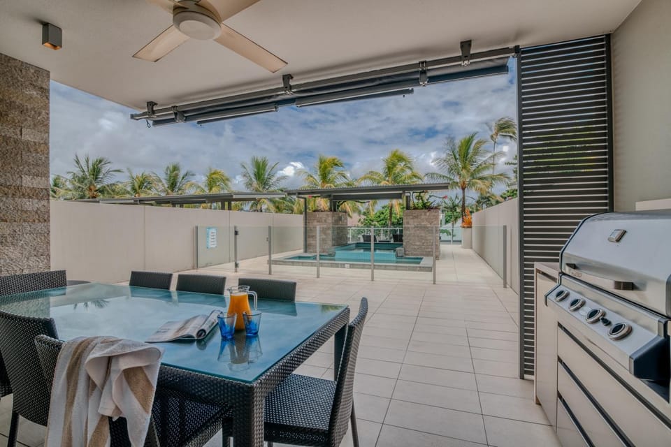 BBQ facilities, Balcony/Terrace, Pool view, Swimming pool