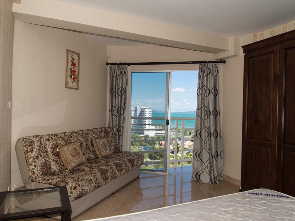 View (from property/room), Balcony/Terrace, City view, Sea view