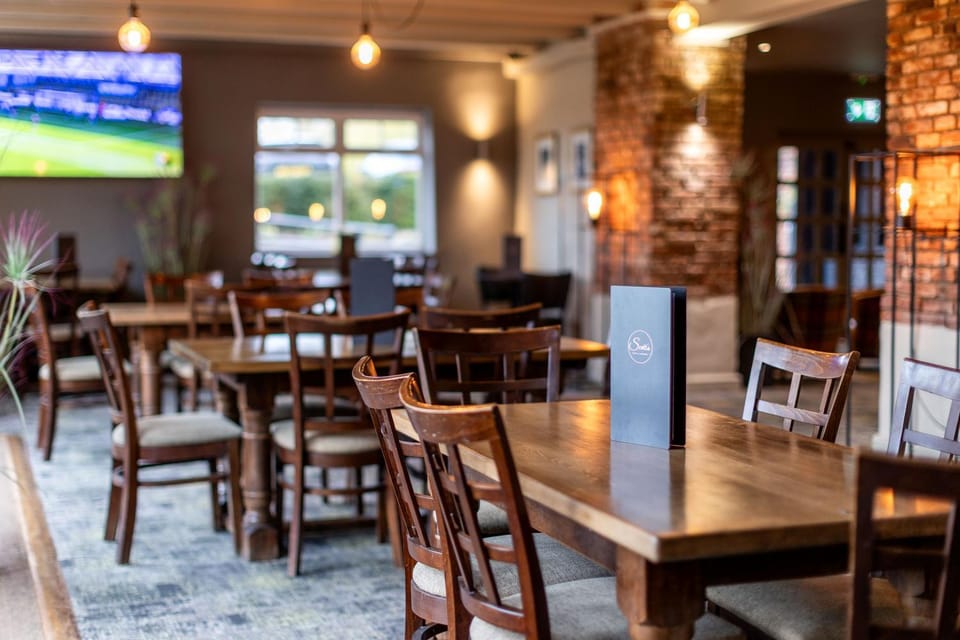 Restaurant/places to eat, Lounge or bar