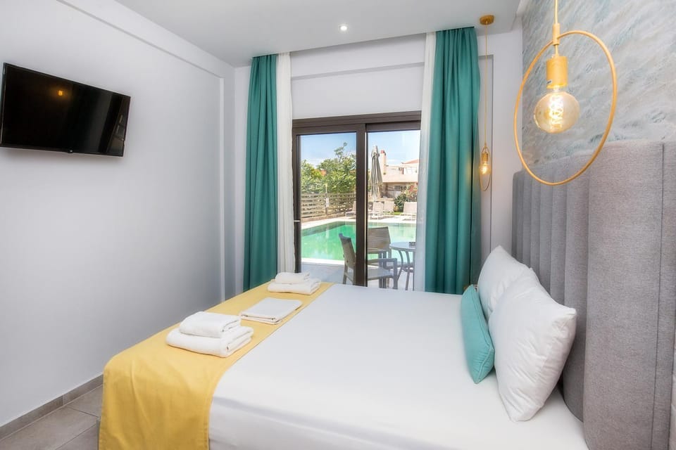 Bed, Pool view