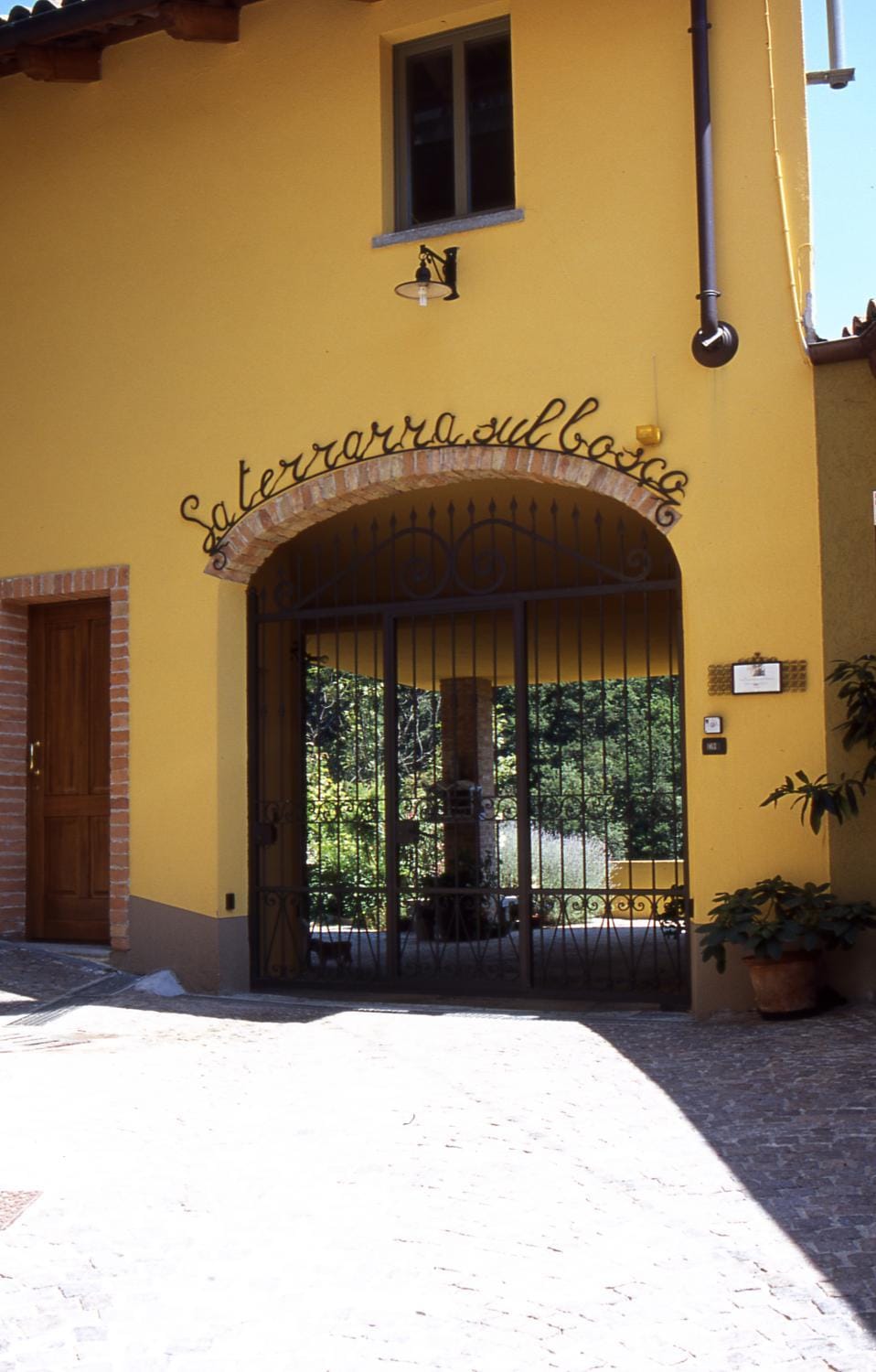 Facade/entrance