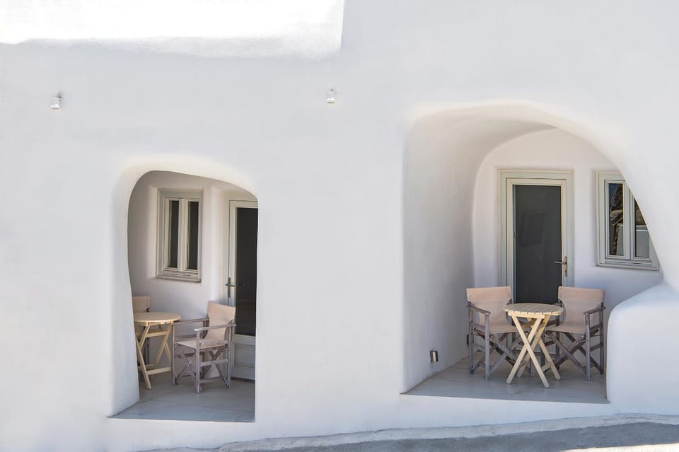 Facade/entrance, Balcony/Terrace