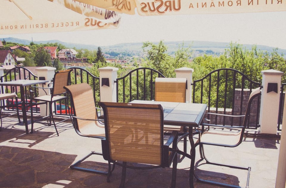 Restaurant/places to eat, Balcony/Terrace