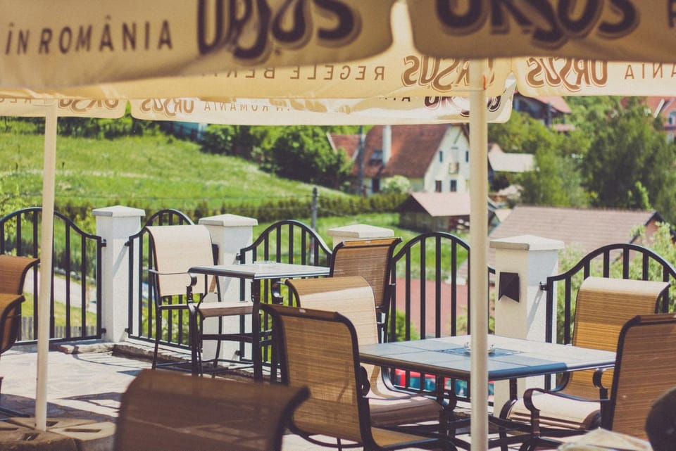Restaurant/places to eat, Balcony/Terrace