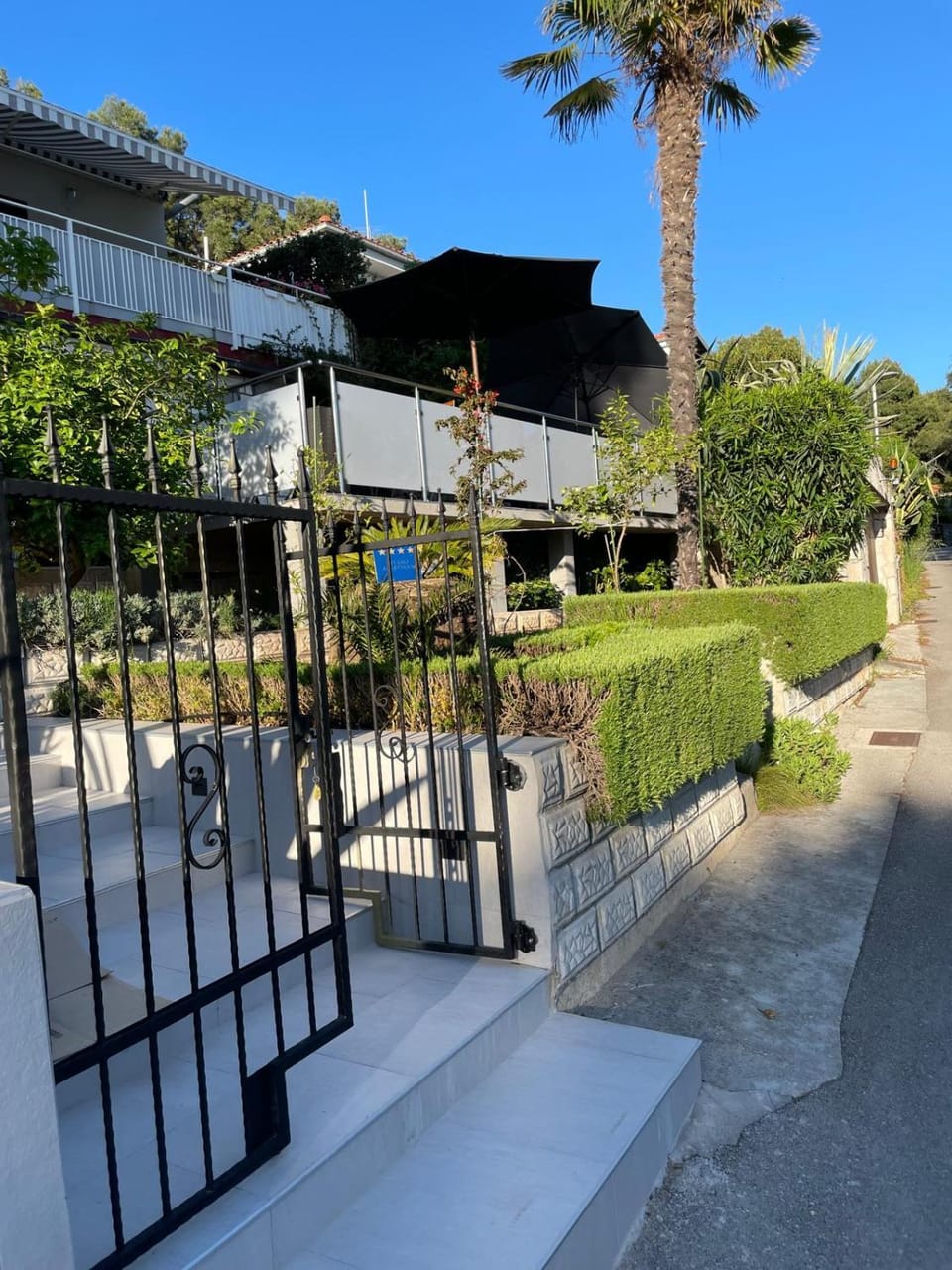 Property building, Day, Garden, Garden view