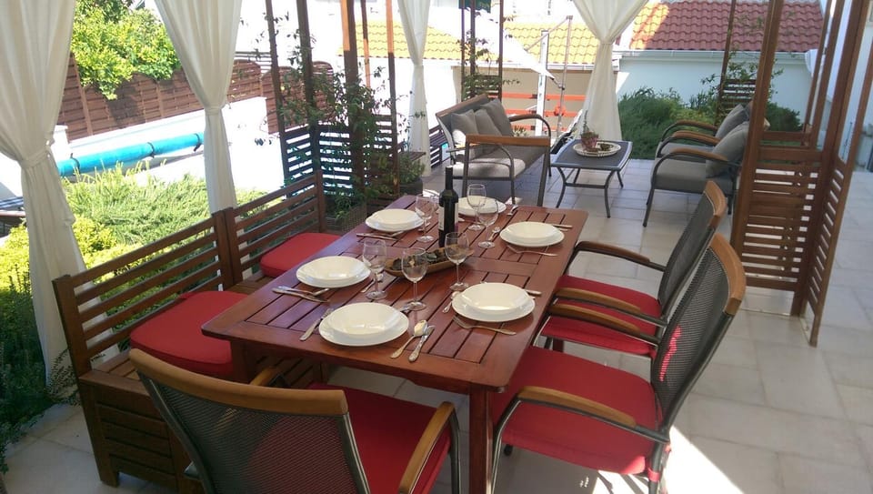 BBQ facilities, Garden, Balcony/Terrace