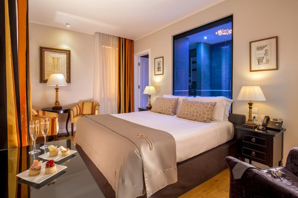 Shower, Bathroom, TV and multimedia, Bedroom, Swimming pool