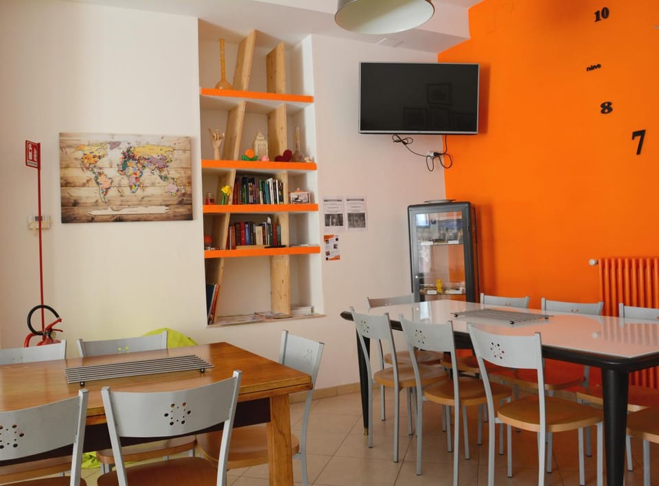 Communal lounge/ TV room, Lobby or reception