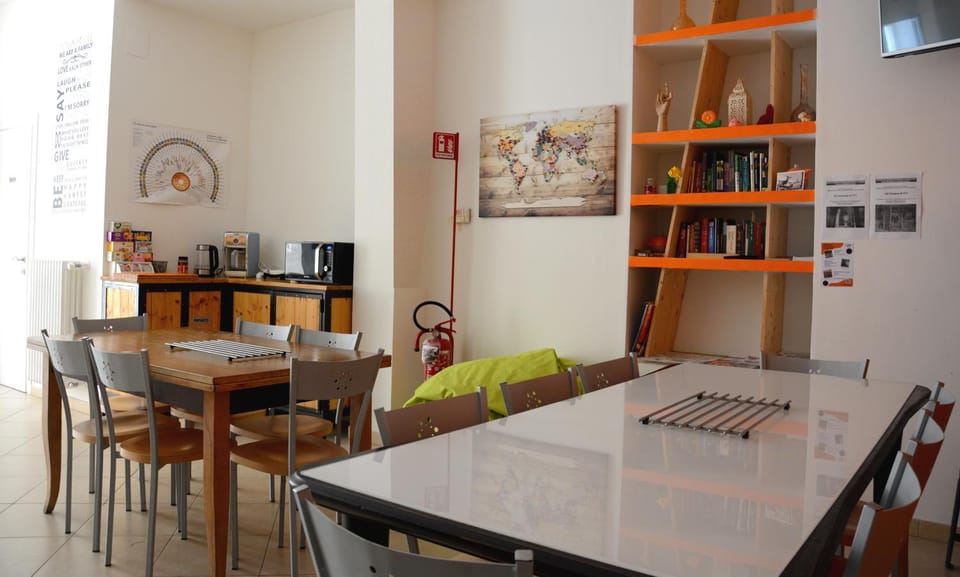 Communal lounge/ TV room, Lobby or reception