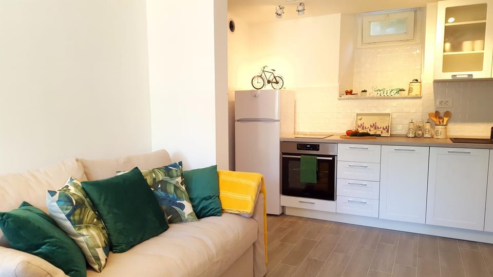 Kitchen or kitchenette, Living room, Seating area