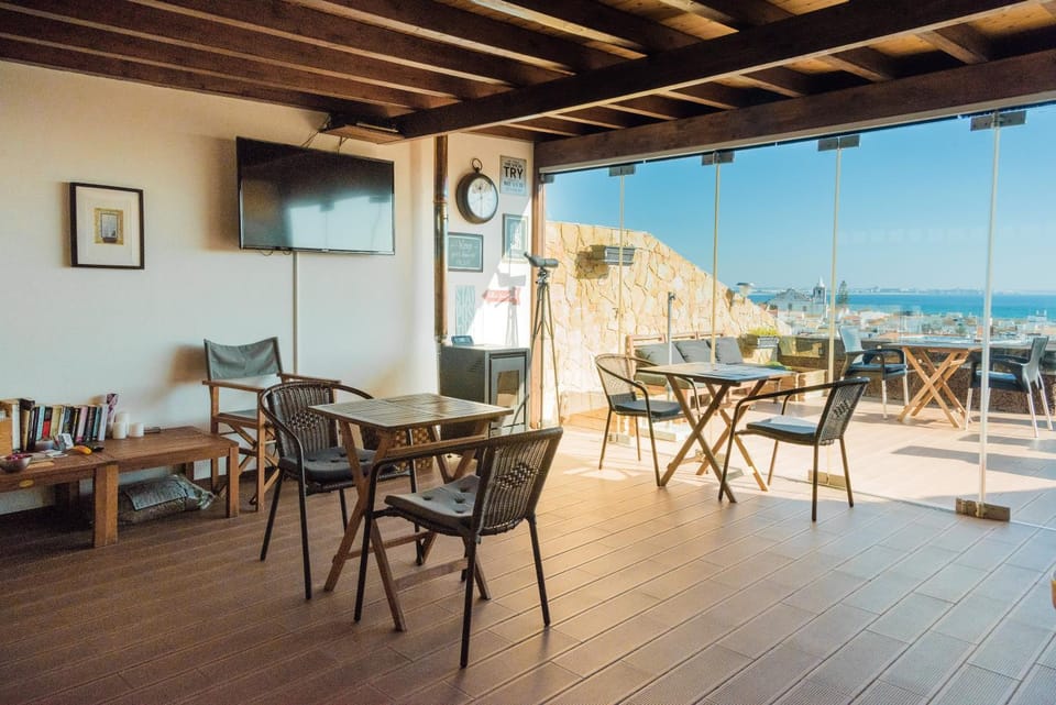 Communal lounge/ TV room, Balcony/Terrace, Lounge or bar