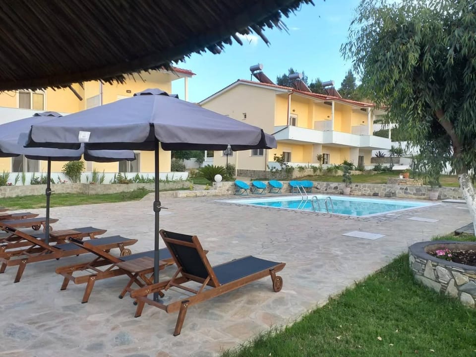 Swimming pool, Swimming pool