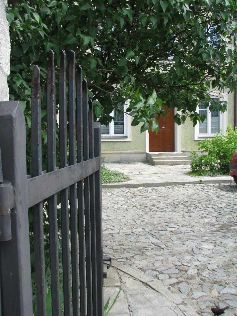 Facade/entrance, Spring, Off site